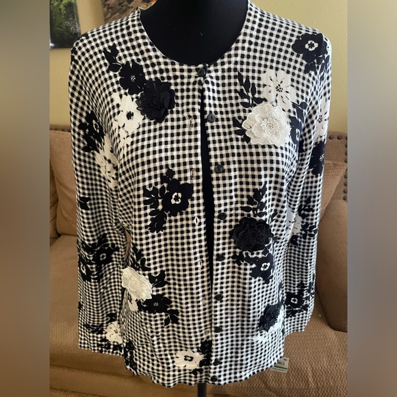 Charter Club NWT  black and white appliqué floral cardigan  - checkered sz L - Picture 5 of 9